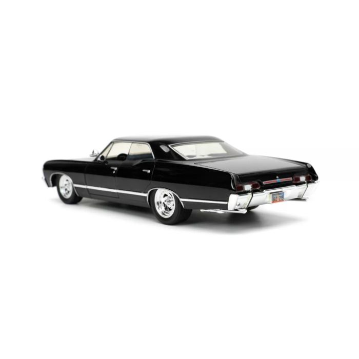 Supernatural - Dean Winchester with 1967 Chevy Impala SS Sport Sedan Hollywood Rides 1/24th Scale Die-Cast Vehicle Replica